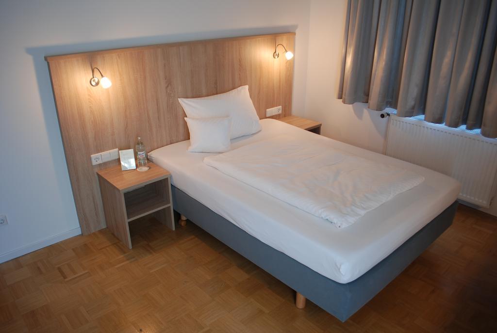 Hotel Baeren Gärtringen Esterno foto